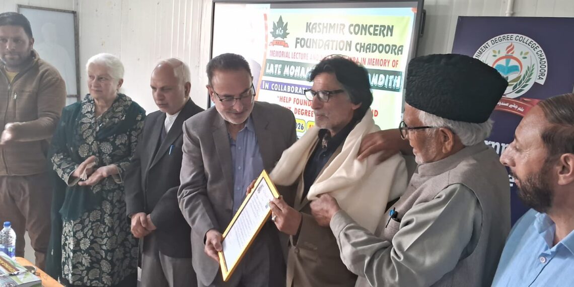 ڈگری کالیج چاڈورہ میں محمد شفیع پنڈت کی یاد میں خاص تقریب کا انعقاد کیا گیا تھا۔ جسمیں بہت سارے لوگوں نے شرکت کی