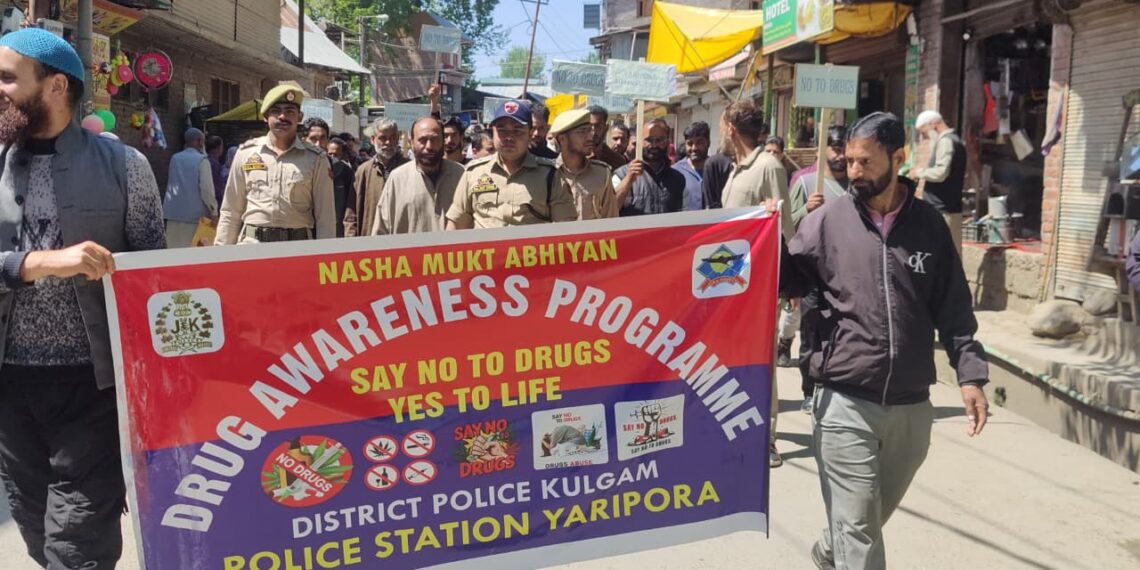 Kulgam Police Lead Anti-Drug Rally in Yaripora, Youth Urged to Choose Healthy Future