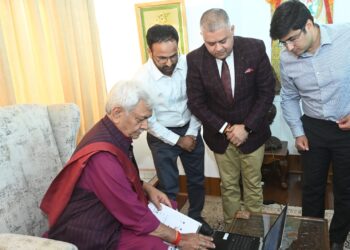 LG Manoj Sinha Completes Self-Enumeration for Census 2027, Urges Public Participation