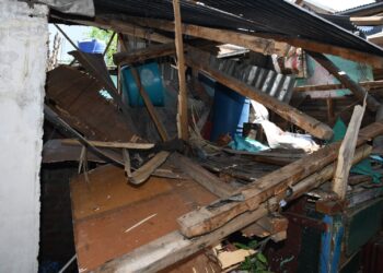 Srinagar Police Demolishes ₹1.5 Crore Illegal Structure Linked to Wanted Drug Peddler