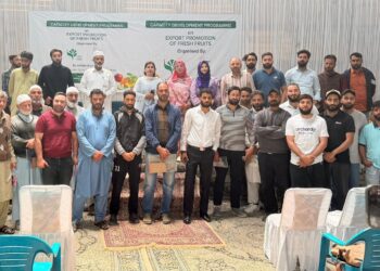 Kashmir Farmers Trained to Tap Global Fruit Markets at APEDA-Led Programme