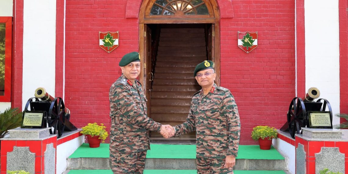 Balbir Singh Assumes Chinar Corps Command; Srivastava Bids Farewell After Notable 19-Month Tenure