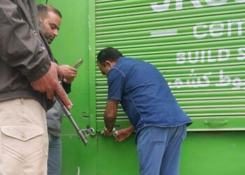 Srinagar Police Cracks Down Medical Shops; Seals Medical Shop at SK Bagh In Non-compliance of Valid License