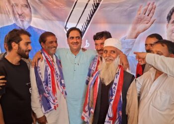 PDP Workers Switch Sides in Hajin as Apni Party Holds Show of Strength in Sonawari