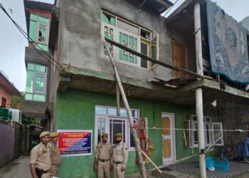 Crime Branch Cracks Down on Alleged Land Fraud Network, Conducts Raids in Srinagar, Budgam