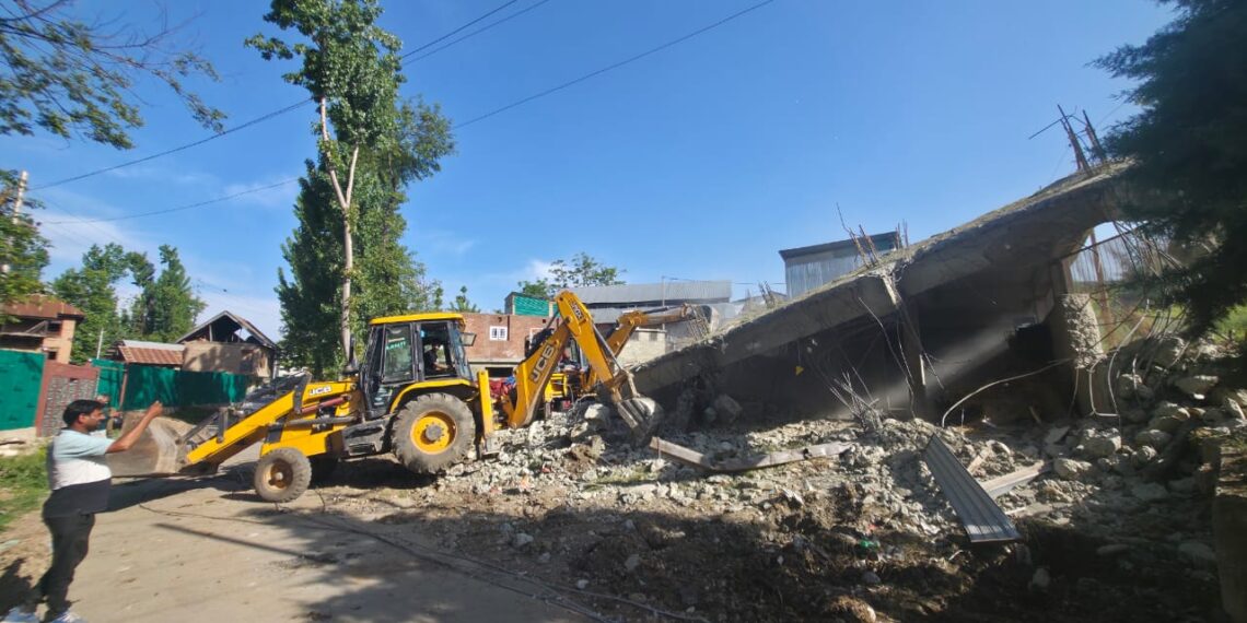 Kulgam Police Demolish Drug Peddler’s Property in Yaripora, Intensify Crackdown on Narcotics Network