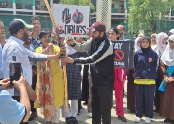ڈائریکٹر جنرل یوتھ سروسز اینڈ اسپورٹس نے سری نگر میں ضلعی سطح کے فینسنگ و آرچری مقابلوں کا افتتاح کیا