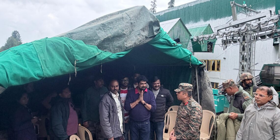 148 Tourists Rescued After Gulmarg Gondola Malfunction