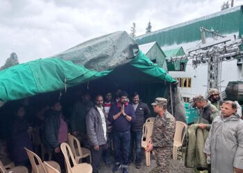 148 Tourists Rescued After Gulmarg Gondola Malfunction