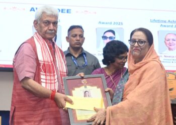 LG Manoj Sinha Honours ‘Nari Shakti’ with Lal Ded National Awards in Srinagar