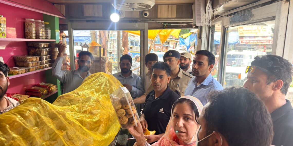 Eid-ul-Adha Ahead: Administration Conducts Intensive Market Checks in Yaripora, Frisal