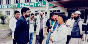 SDM Karnah Engages with Local Media, Stresses Role in Public Awareness