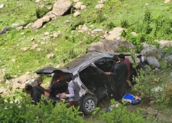 Family Among Six Injured After Car Skids Off Road in Shopian’s Dubjan