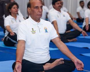 Rajnath Leads 1,000 Soldiers in Yoga Day Event, Calls for Healthy Citizens to Build a Strong Nation