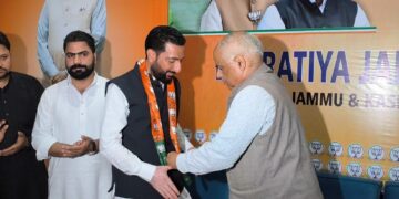 Civil Society Chairman Fayaz Ahmad Dar Joins BJP Along With Supporters in Srinagar