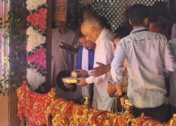 Sat Sharma, Ashok Koul Offer Prayers at Kheer Bhawani Shrine, Seek Peace and Prosperity for J&K