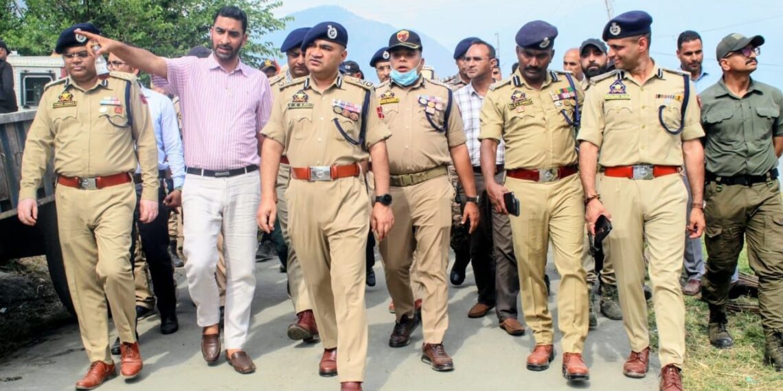 Amarnath Yatra 2026: IGP Kashmir Reviews Security Grid in Ganderbal, Inspects Manigam Transit Camp