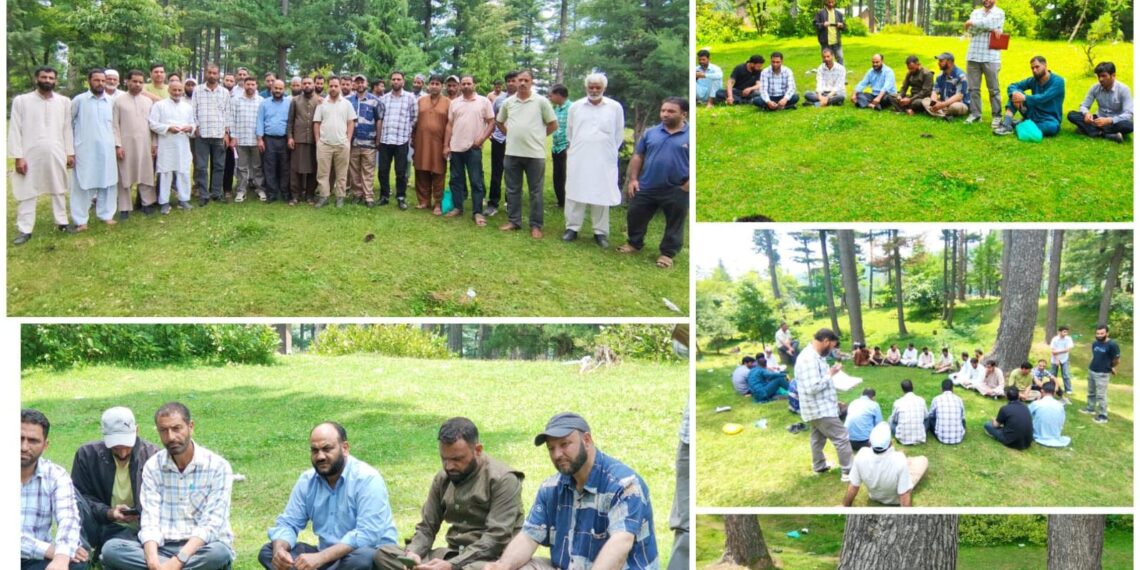 Fair Price Shop Dealers Seek Fixed Commission, Release of Pending Dues at Shopian Meeting