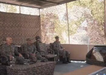 Army Commander Reviews Operational Preparedness in Forward Areas of White Knight Corps