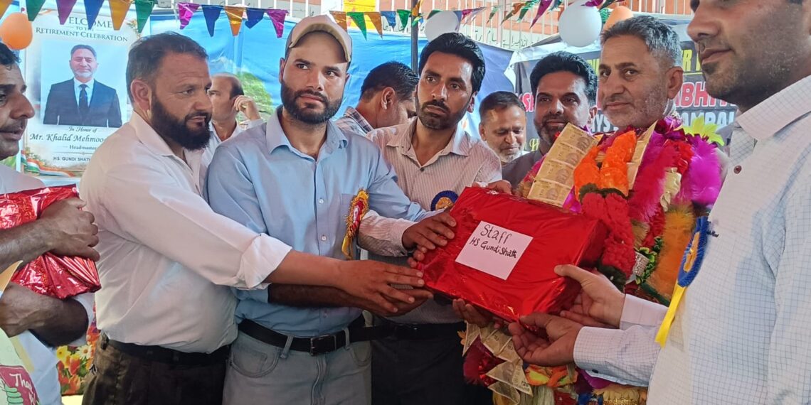 Grand Farewell Accorded to Headmaster Khalid Mehmood Kakroo at GHS Gundishath