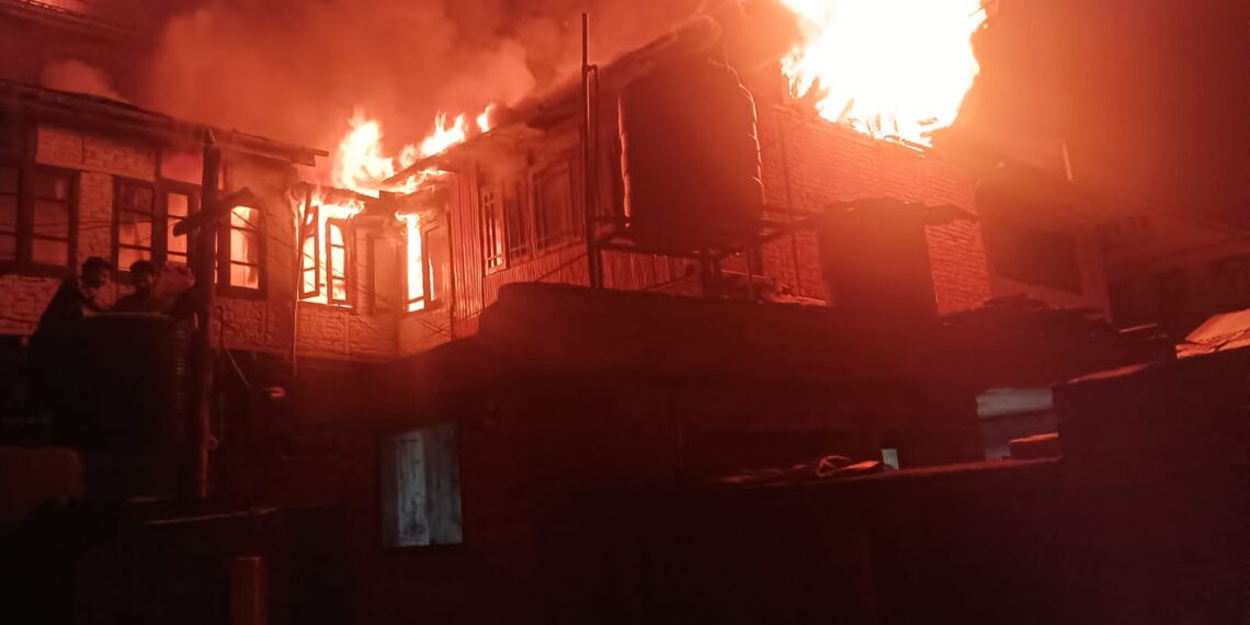 Major Blaze Damages Multiple Houses in Srinagar’s Rainawari, Rescue Operation Underway