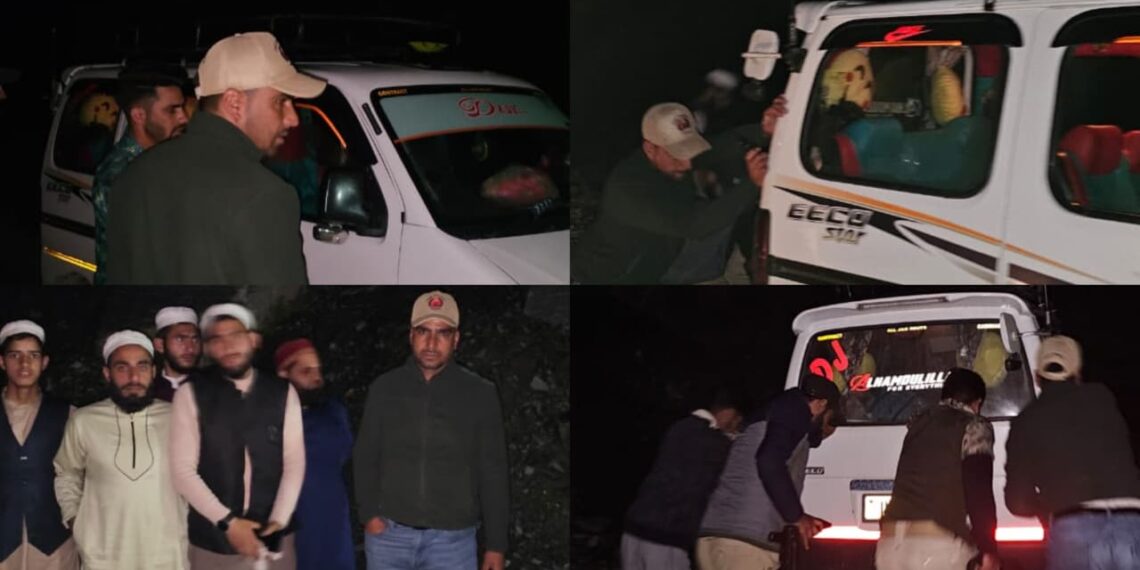 Keran Police Rescues Stranded Passengers During Late Night Emergency