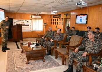 Army Chief Reviews Kashmir Security Grid, Operational Preparedness