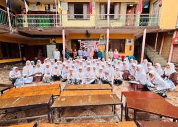 Saving The Future NGO Organises Women Hygiene Awareness Programme at New Public Modern School, Bemina
