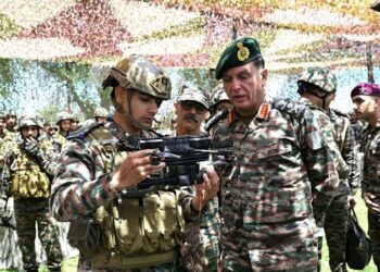 Army Chief Reviews LoC Security, Anti-Infiltration Grid During First J&K Visit as COAS