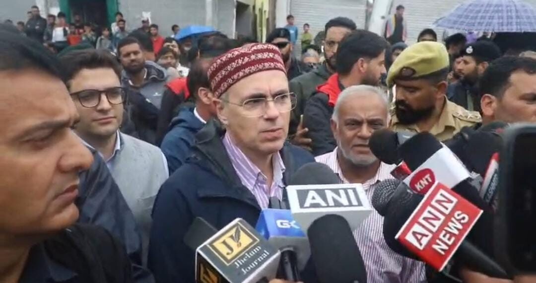 CM Omar Assures Compensation, Temporary Rehabilitation for Flood-Hit Beerwah Traders