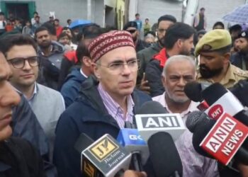 CM Omar Assures Compensation, Temporary Rehabilitation for Flood-Hit Beerwah Traders