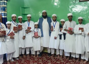 مدرسہ مدینۃ العلوم نوا گبرہ میں عظیم الشان سالانہ دینی اجتماع، حفاظِ کرام اور علماء کی پروقار دستاربندی