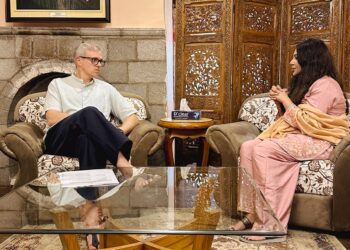 CM Omar Abdullah, YourStory Founder Explore Roadmap to Transform J&K into Startup Hub