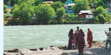 Tourism Sees Major Boost in Keran Valley as Record Number of Visitors Arrive; 2,200 Permits Issued in a Single Day
