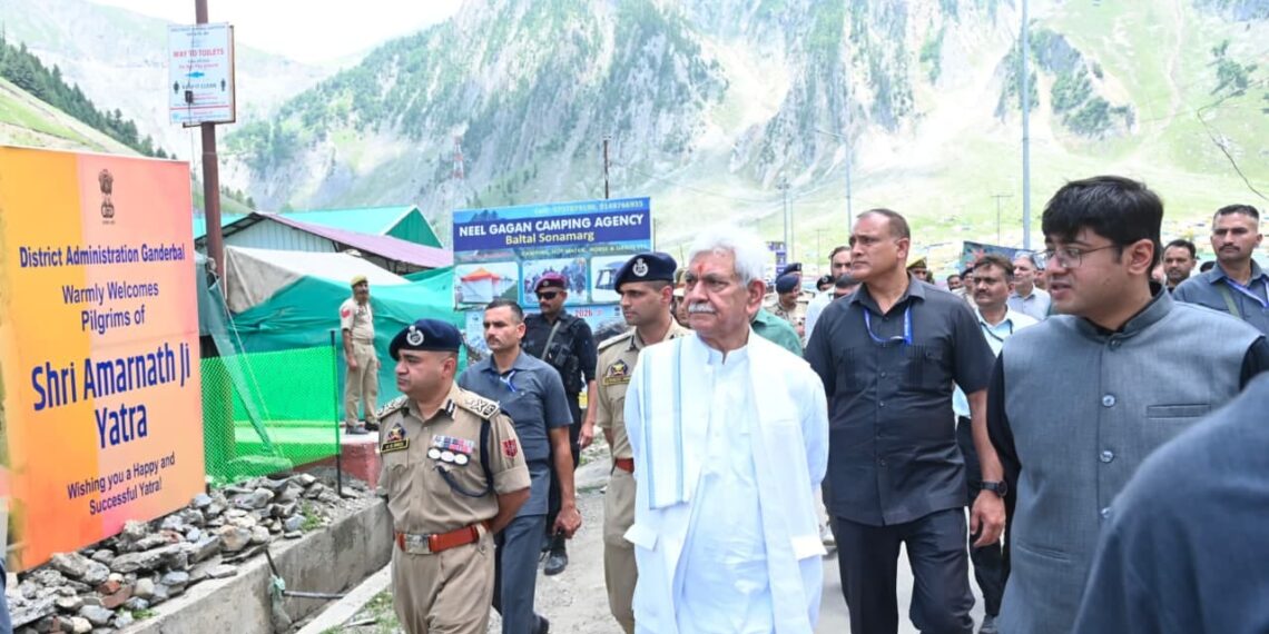 Over 1.7 Lakh Pilgrims Undertake Amarnath Yatra in Eight Days; LG Sinha Reviews Arrangements at Baltal