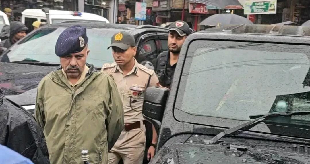 DGP Nalin Prabhat, Spl DG, IGP Kashmir Rush to Anantnag Terror Attack Site
