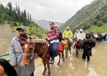 Amarnath Yatra 2026 Begins as First Batch of Pilgrims Leaves Baltal, Pahalgam Base Camps