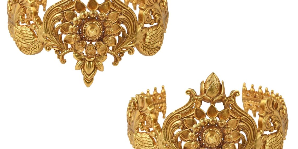 رامائن میں رام کے فرسٹ لک کے لیے تیار کیے گئے زیورات کی نقاب کشائی Tribe Amrapali نے کی