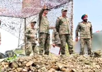 Army Commander Reviews Operational Preparedness Along LoC in Poonch, Krishna Ghati Sectors