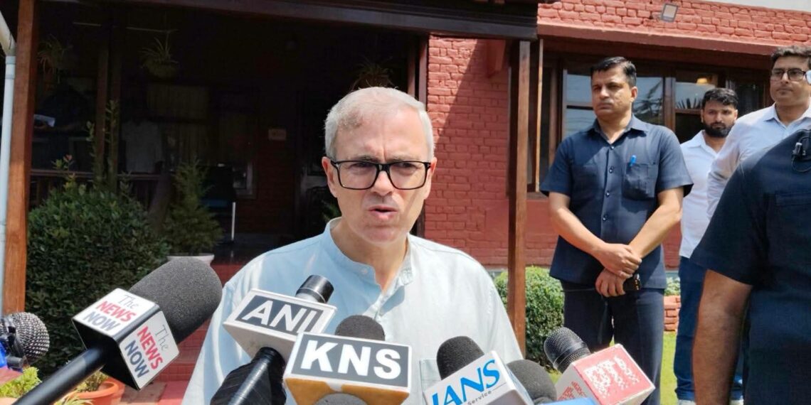 ‘One Stand Here, Another in Delhi’: CM Omar Slams Mehbooba Mufti Over Jantar Mantar Remarks