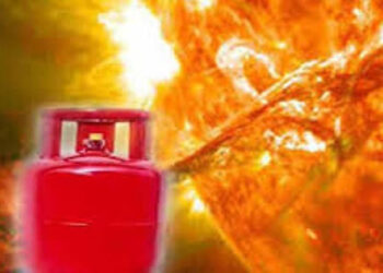 Three Injured in LPG Cylinder Fire at Batmaloo Residence