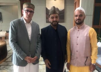 Grand Mufti Backs Statehood Demand, Assures Full Support to Omar Govt