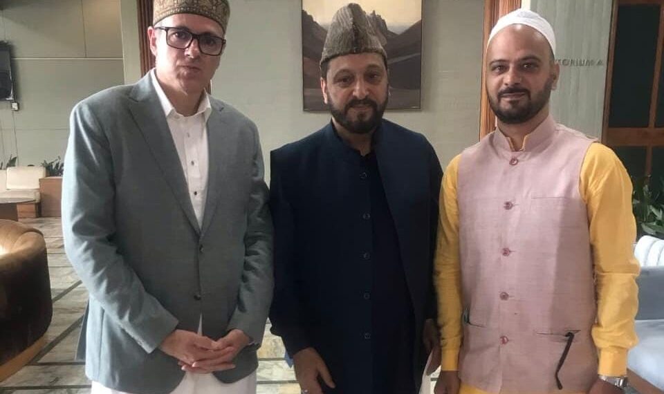 Grand Mufti Backs Statehood Demand, Assures Full Support to Omar Govt