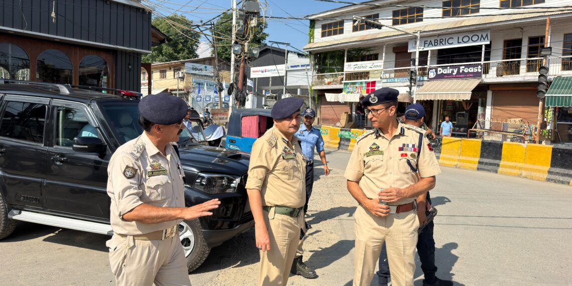 IGP Traffic Orders Crackdown on Encroachments, Pushes for People-Friendly Traffic Management in Downtown Srinagar