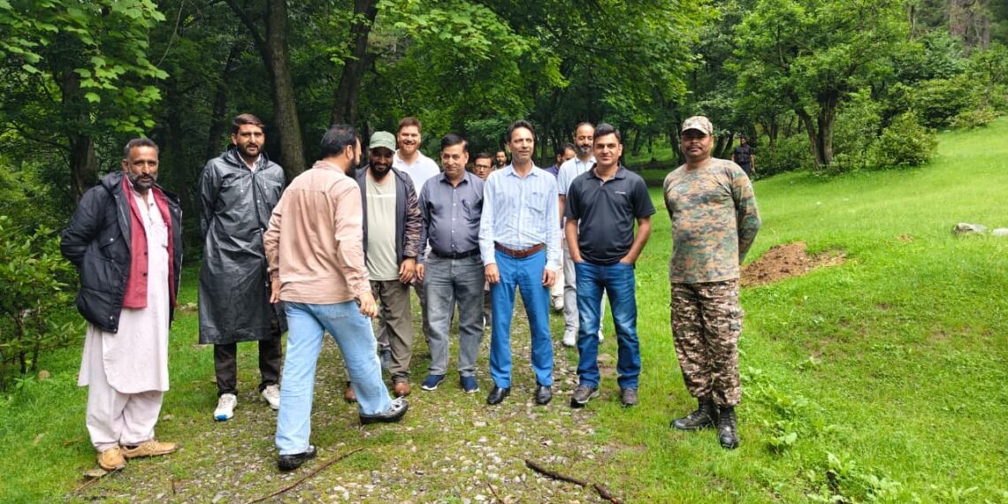 SDM Kokernag Visits Cloudburst-Hit Bangidar Daksum, Situation Under Control