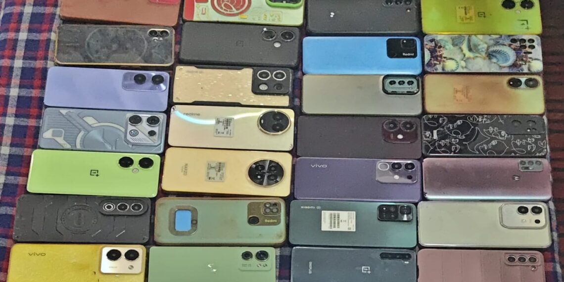 Railway Police Mazhama Bust Stolen Mobile Racket, Recover 59 Smartphones