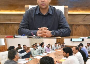 DC Anantnag Sets Deadline for PMAY Completion, Orders Grievance Cells Across Blocks