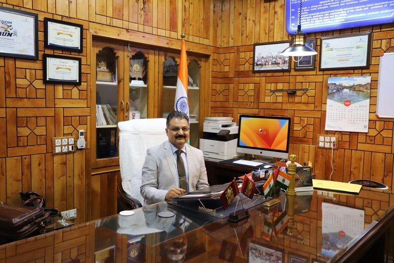 Prof. Anurag Misra assumes charge as Director, NIT Srinagar