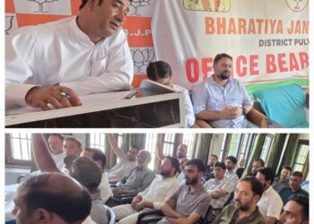 BJP Holds District Body Review Meeting with Genral Secretary Mohmmad Anwar Khan in Pulwama