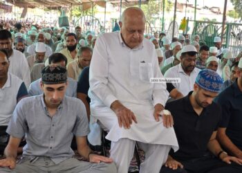 Around One Lakh Throng Hazratbal as Eid-e-Milad-un-Nabi (SAW) Observed Across Kashmir